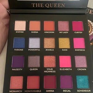 Eloise The Queen Eyeshadow Palette